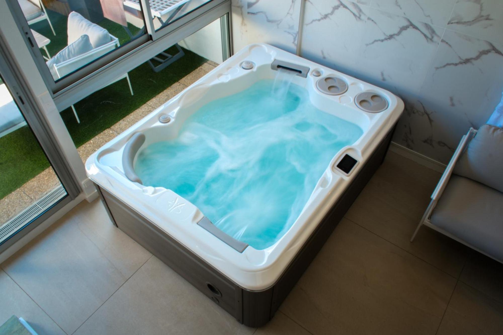 Apartment Bono Jacuzzi & Saint-Laurent-du-Var